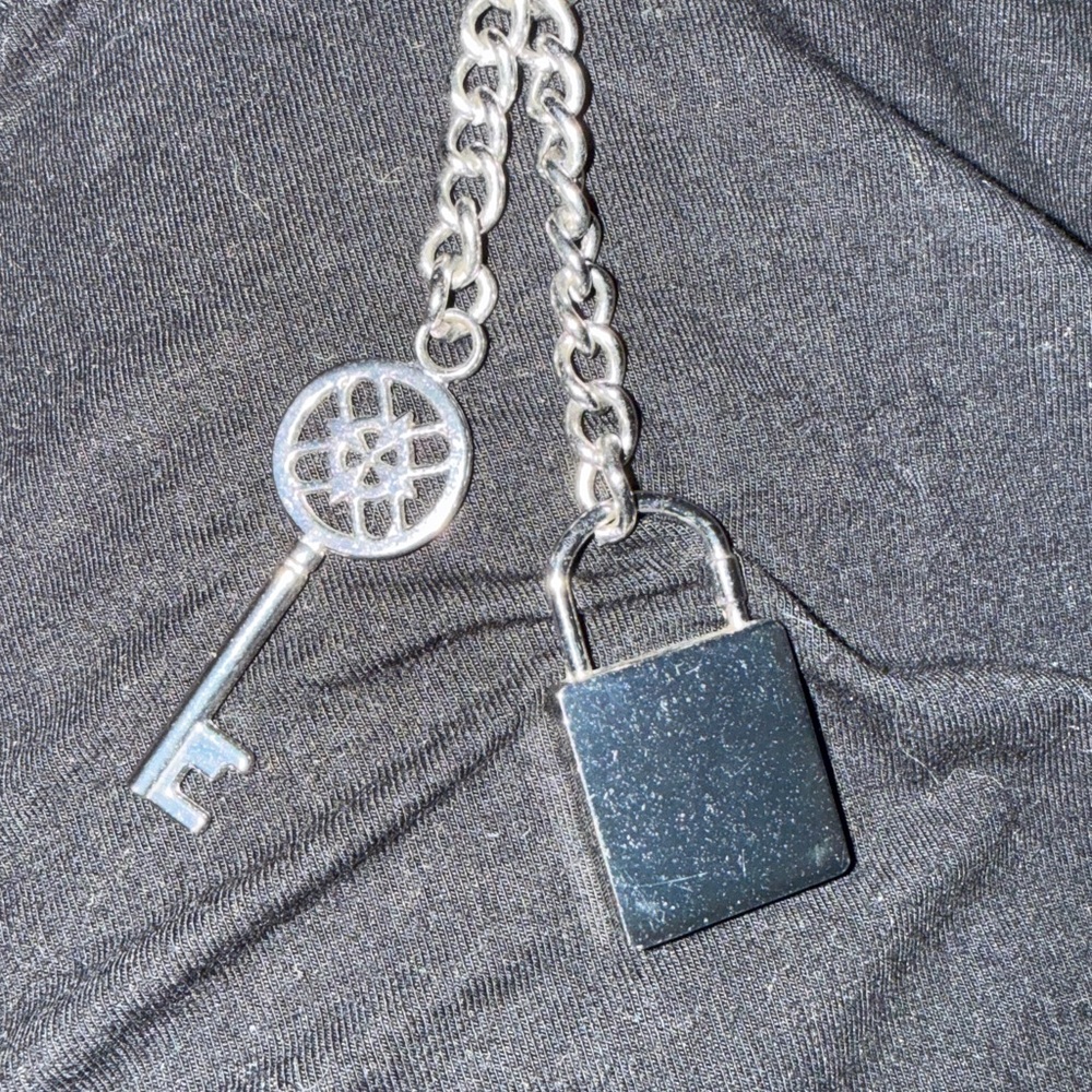 Nichole Miller Locket & Key Chain!!! - Picture 5 of 6